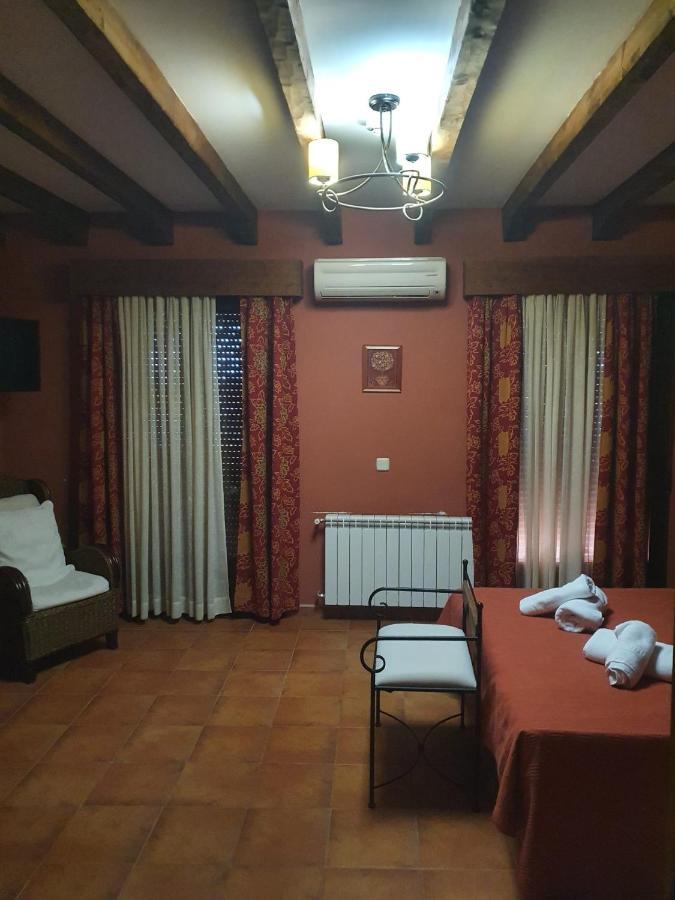 Hostal La Plata Oropesa Exteriör bild