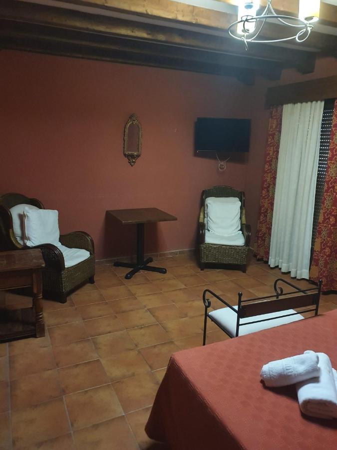 Hostal La Plata Oropesa Exteriör bild
