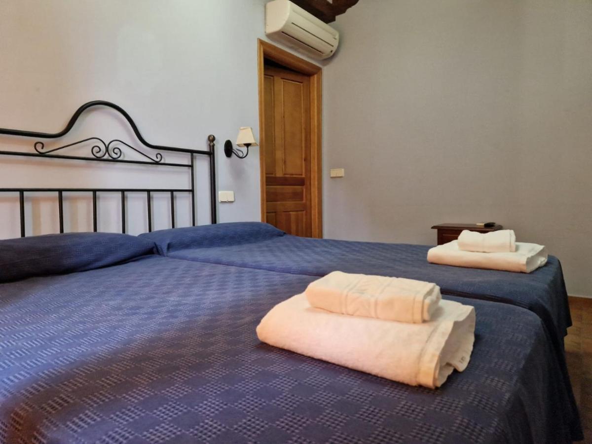 Hostal La Plata Oropesa Exteriör bild