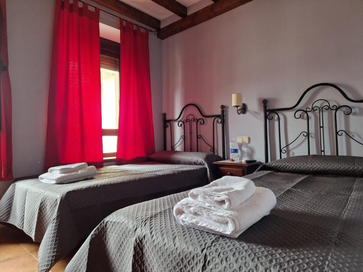 Hostal La Plata Oropesa Exteriör bild