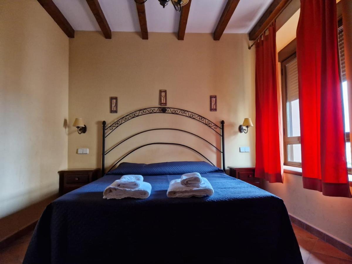 Hostal La Plata Oropesa Exteriör bild