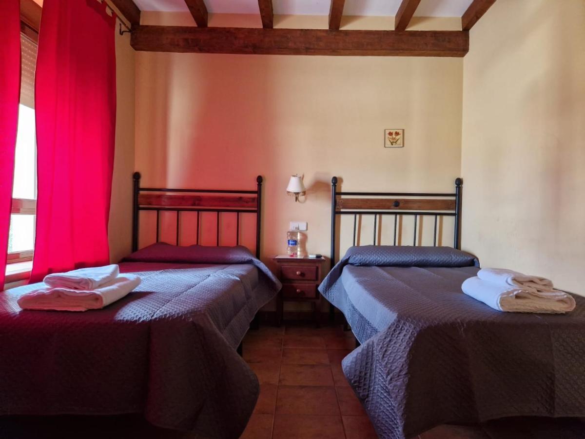Hostal La Plata Oropesa Exteriör bild